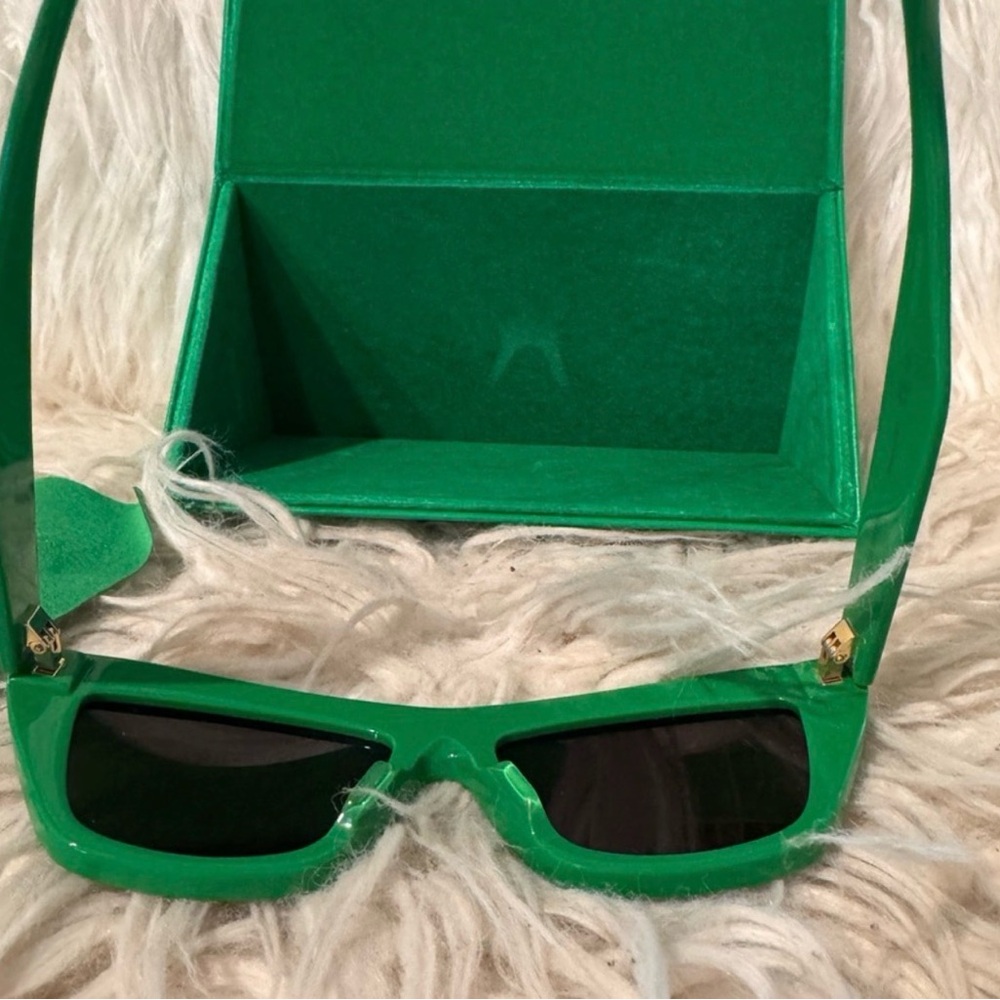 Bottega Veneta Vibrant Green Sunglasses 55mm worn once - Picture 2 of 14